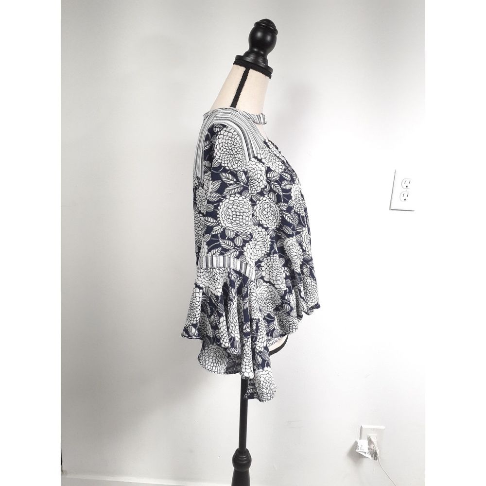 Jodifl Women's Blue and White wrap top size Small * - Picture 4 of 7